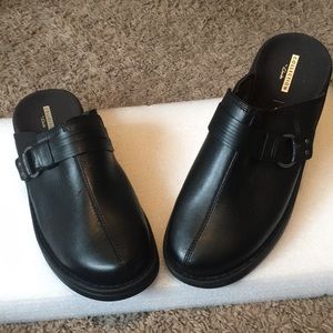 Women Clarks Leather Clogs